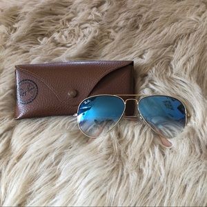 Women’s Ray-ban Aviator sunglasses
